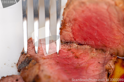 Image of beef filet mignon grilled with vegetables