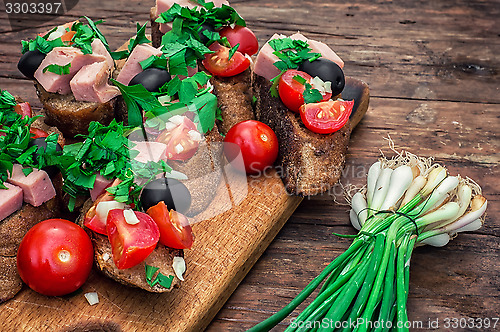 Image of bruschetta with vegetables and meat