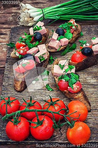 Image of bruschetta with vegetables and meat