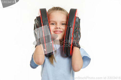 Image of The girl put a foot to the face of boxing