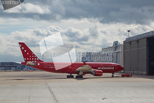 Image of Plane going it the hangar