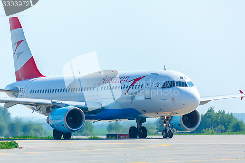 Image of Airplane taxiing