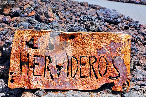 Image of hervideros brown rock in white plate