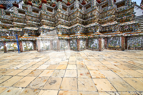 Image of  pavement gold    temple   in   bangkok  