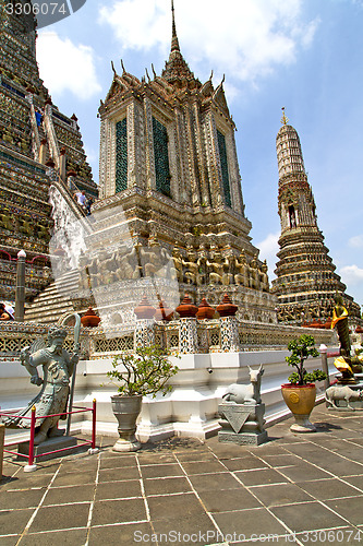 Image of  pavement gold    temple   in   bangkok  statue