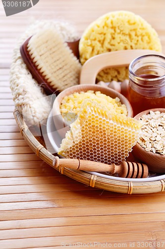 Image of honey and spa treatment