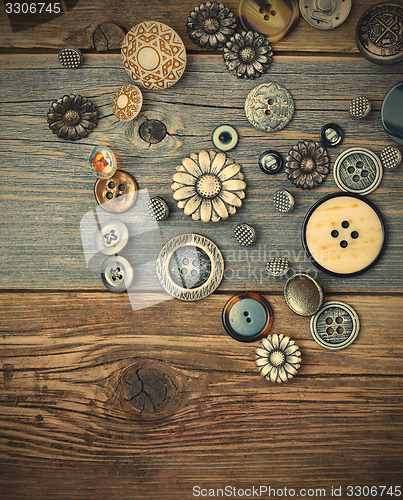 Image of Several vintage buttons