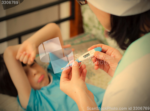 Image of digital thermometer in the hands of a doctor