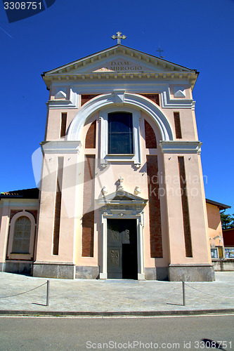 Image of church cairate     window    tower