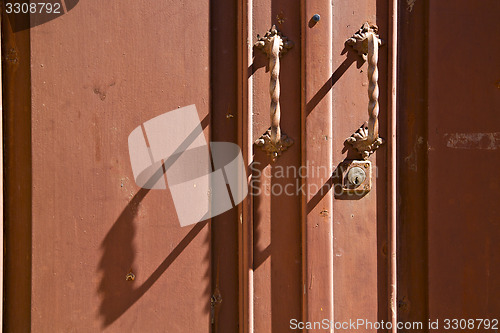 Image of caidate   varese abstract   brass brown knocker  closed wood lom