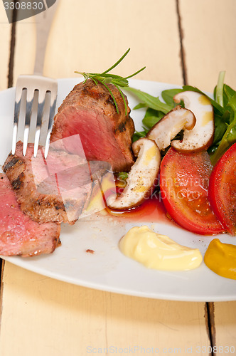 Image of beef filet mignon grilled with vegetables