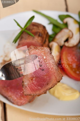 Image of beef filet mignon grilled with vegetables