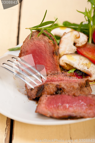 Image of beef filet mignon grilled with vegetables