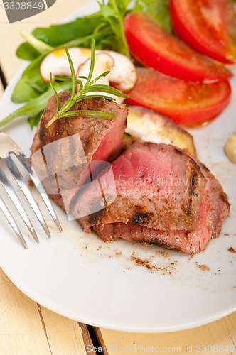 Image of beef filet mignon grilled with vegetables