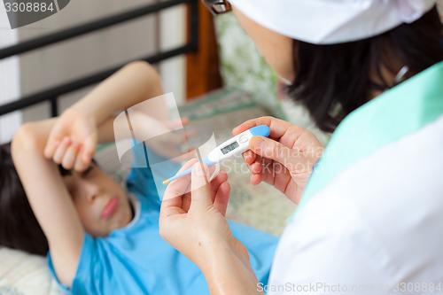 Image of digital thermometer in the hands of a doctor