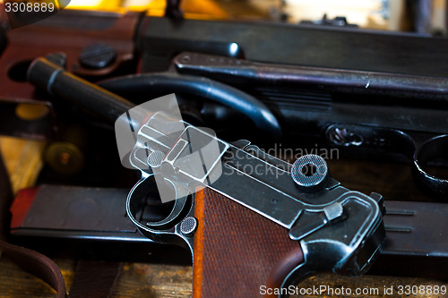 Image of Parabellum pistol and submachine gun MP 38