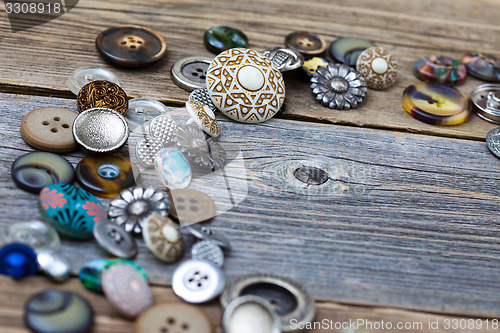 Image of placer of old buttons