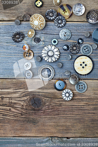 Image of Several vintage buttons