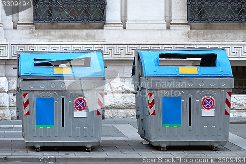 Image of Sorting waste