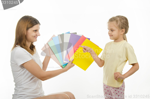 Image of Mom and daughter teach color