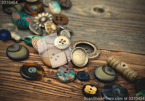 Image of placer of old buttons