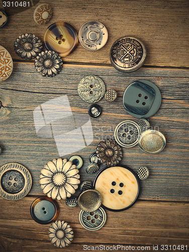 Image of Set of vintage buttons