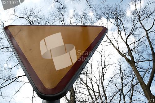 Image of Yield sign against the sky.