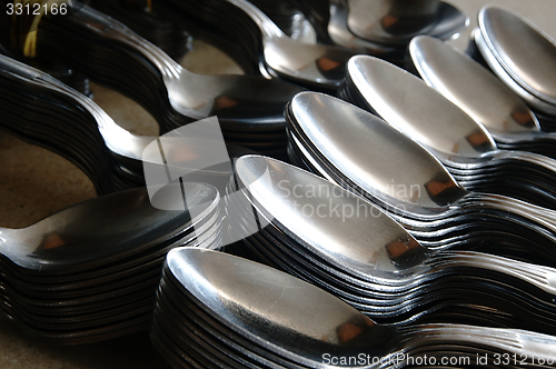 Image of Teaspoon arranged symmetrically on the table.