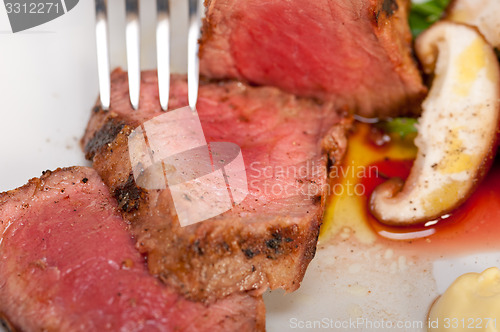 Image of beef filet mignon grilled with vegetables