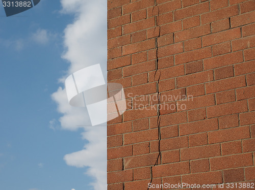 Image of Cracked wall