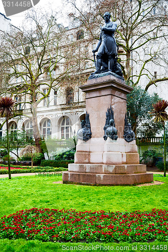 Image of  and statue in   city of london england