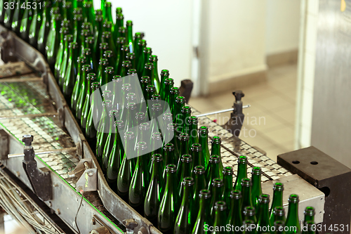 Image of Many bottles on conveyor belt