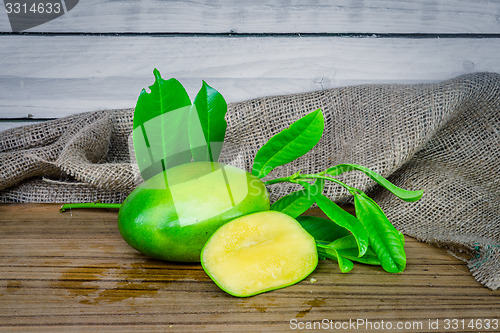 Image of Mango on a wooden table