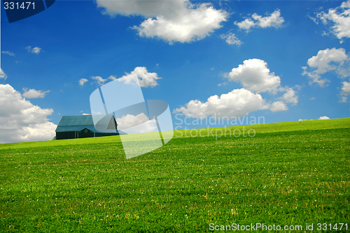 Image of Barn in farm field