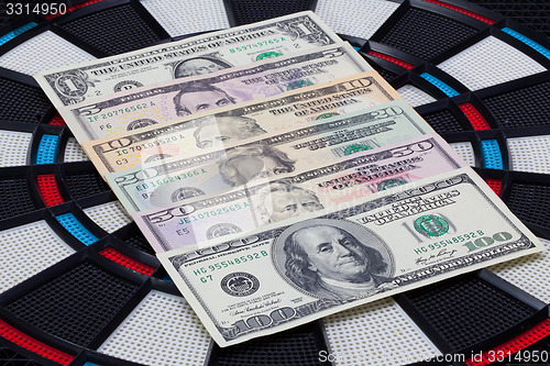 Image of Detail dartboard with US dollars