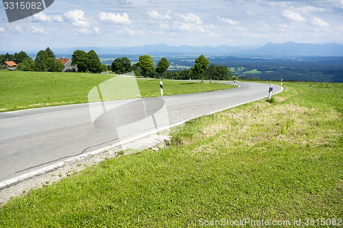 Image of winding road