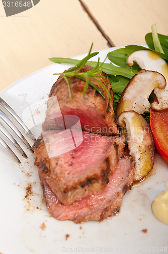 Image of beef filet mignon grilled with vegetables