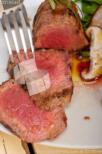 Image of beef filet mignon grilled with vegetables