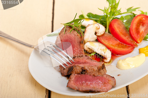 Image of beef filet mignon grilled with vegetables