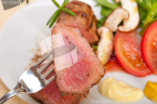 Image of beef filet mignon grilled with vegetables