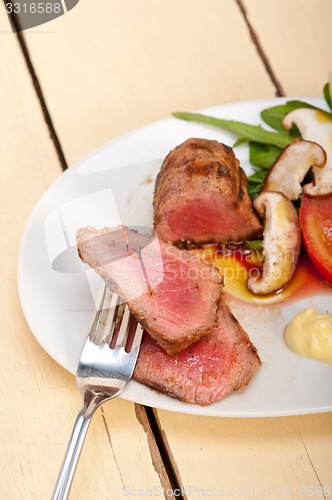 Image of beef filet mignon grilled with vegetables