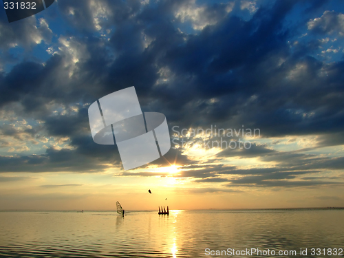 Image of The sky and the sun in clouds above a gulf 2