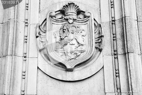 Image of historic   marble and statue in old city of london england