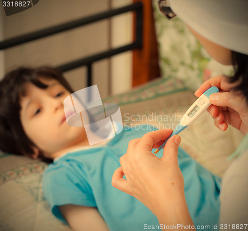 Image of digital thermometer in the hands of a doctor