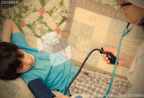 Image of children\'s doctor measures the blood pressure of boy