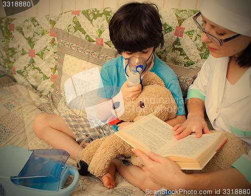 Image of doctor makes the child inhalation