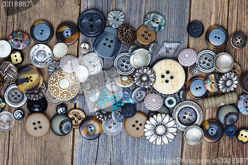 Image of set of vintage buttons