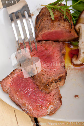 Image of beef filet mignon grilled with vegetables