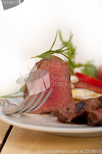 Image of beef filet mignon grilled with vegetables
