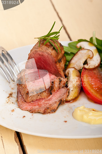 Image of beef filet mignon grilled with vegetables